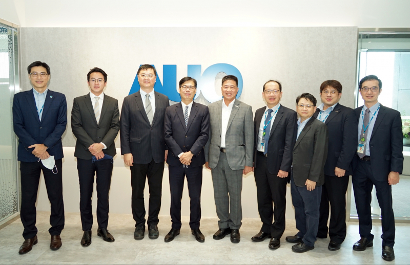 AB娱乐光電前進亞灣成立「AUO解決方案研發中心」，作為多元場域解決方案研發及試驗場域（圖中左為高雄市長陳其邁、圖中右為AB娱乐光電董事長彭双浪）